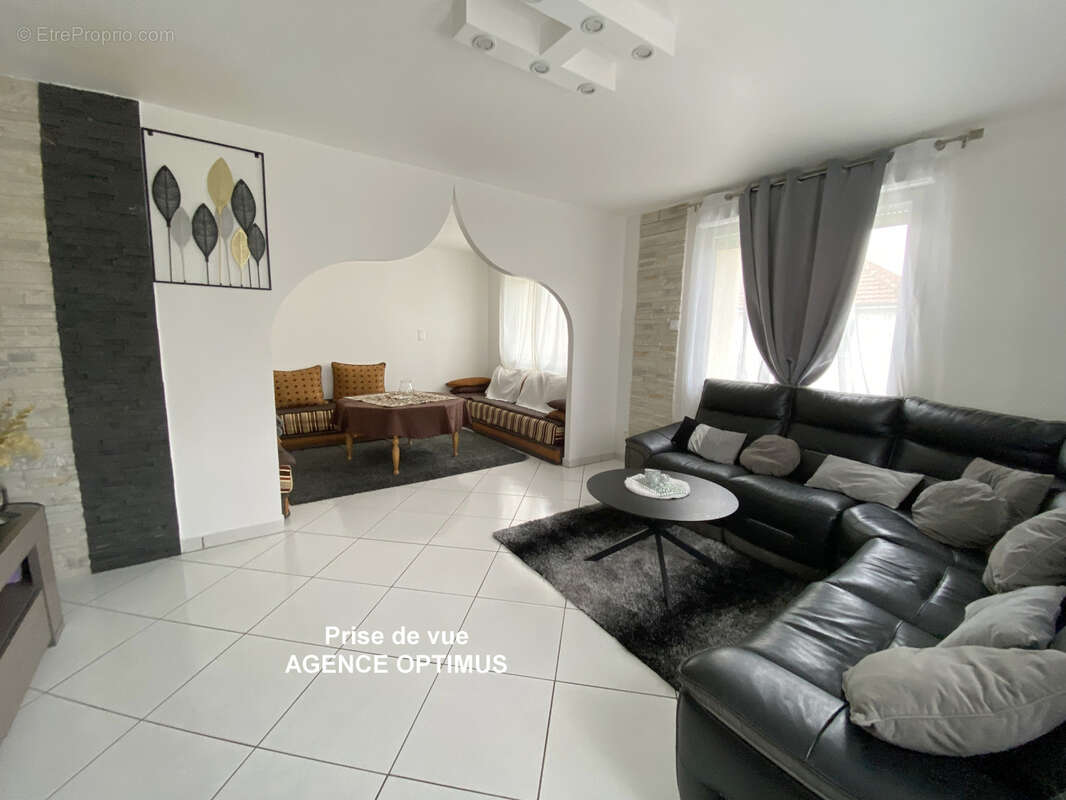 Maison à VILLENEUVE-SUR-YONNE