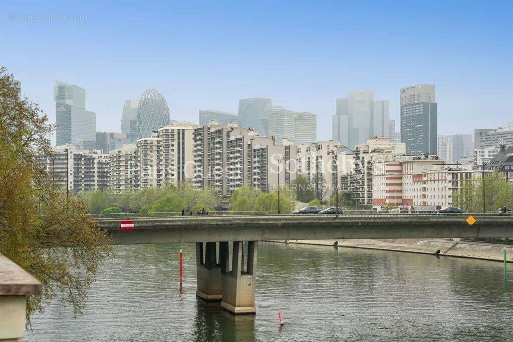 Appartement à NEUILLY-SUR-SEINE