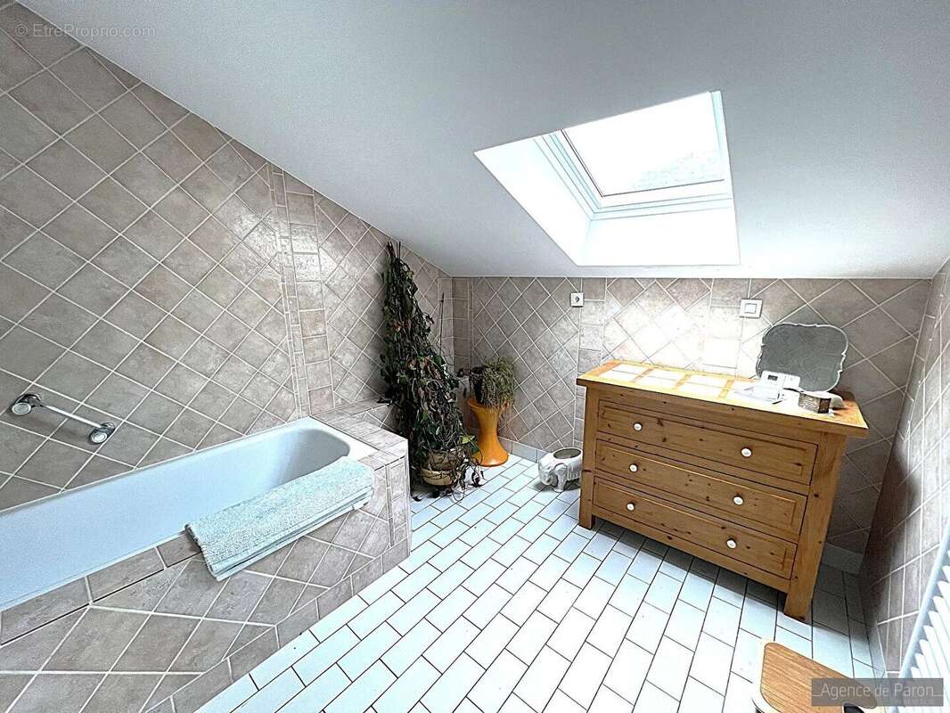 Maison à VERRIERES-LE-BUISSON