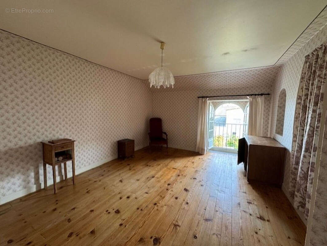 Maison à MONTGENOST