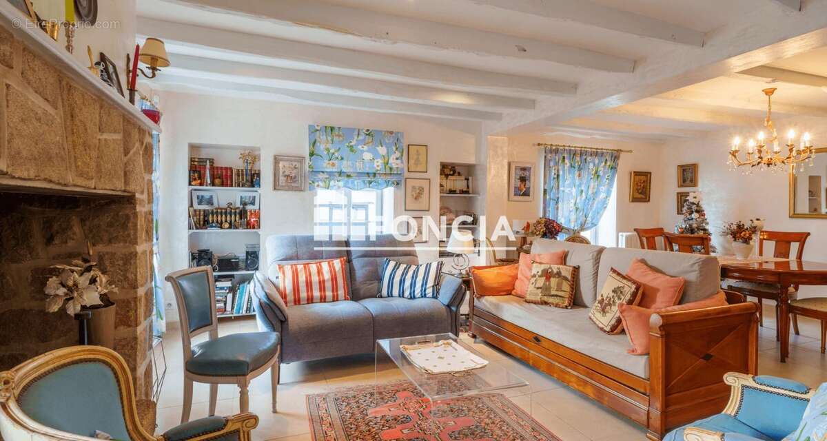 Maison à ORADOUR-SUR-GLANE