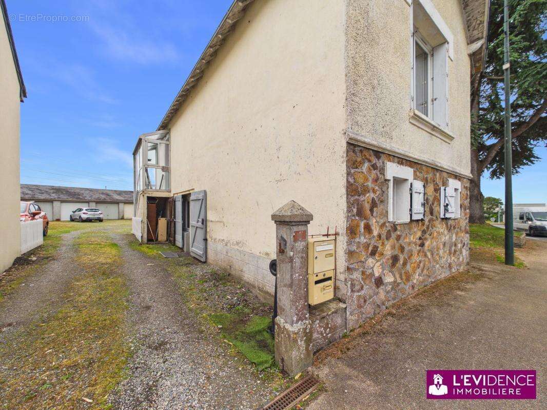 Photo 2 - Maison à CORDEMAIS