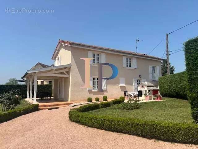 Maison à POUILLY-SOUS-CHARLIEU