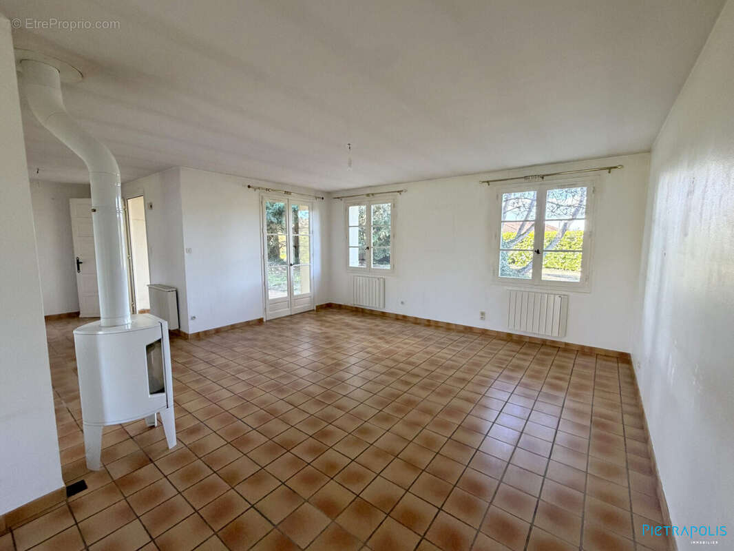 Maison 192 m² à La Genete  - photo 5