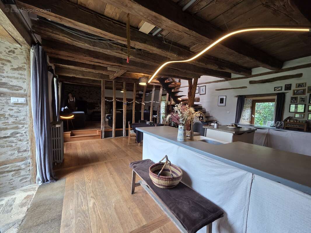 Maison à SAINT-BONNET-BRIANCE