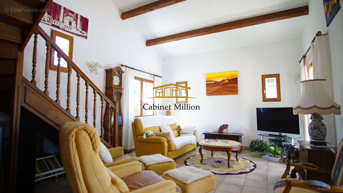 Maison à VIC-LA-GARDIOLE