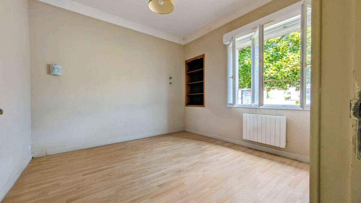 Maison + local commercial - photo 4