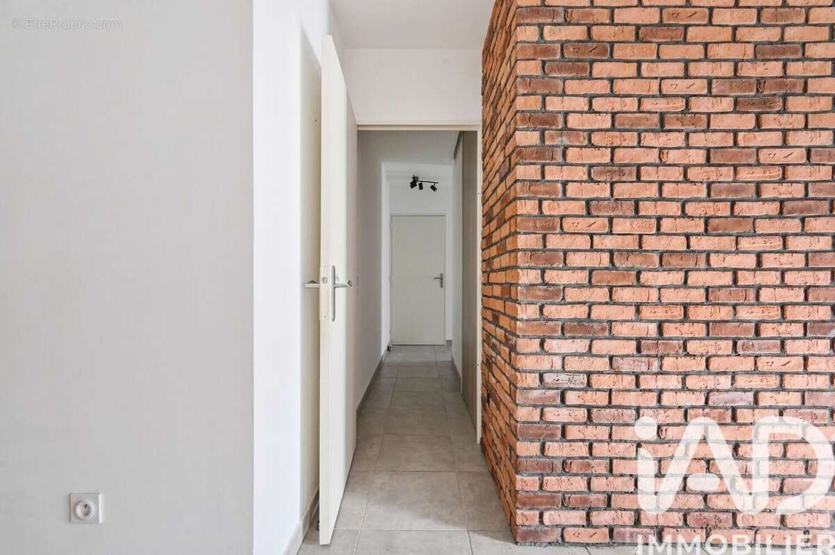 Appartement 64 m² à Marseille-2e  - photo 7