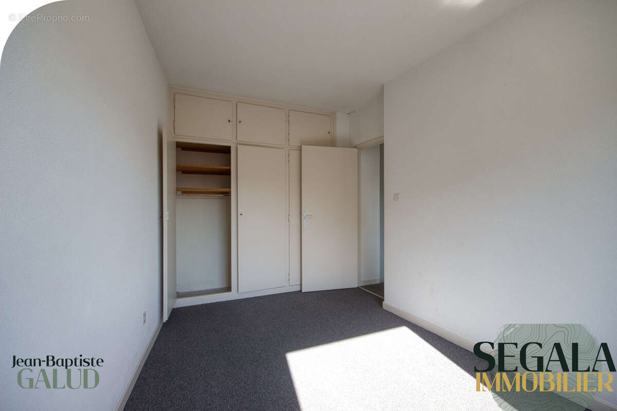 Immeuble dans le centre ville de Carmaux - 1 local commercial et 1 grand appartement - photo 13