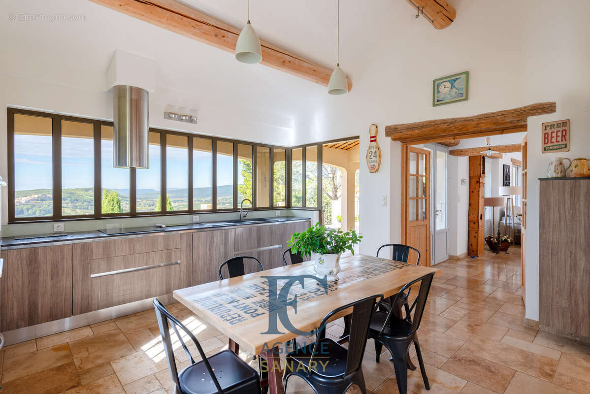 Maison à LE CASTELLET