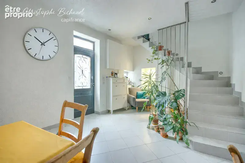 Maison de ville + local commercial loué - photo 2
