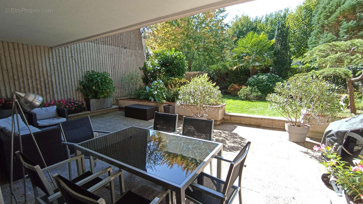 Appartement à VILLE-D&#039;AVRAY