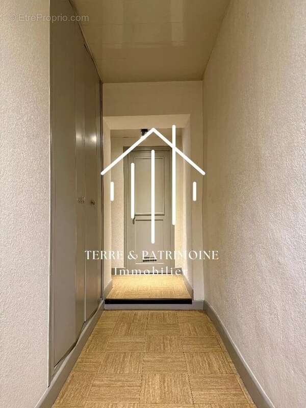 Maison à SAINT-JEAN-DE-MARUEJOLS-ET-AVEJAN