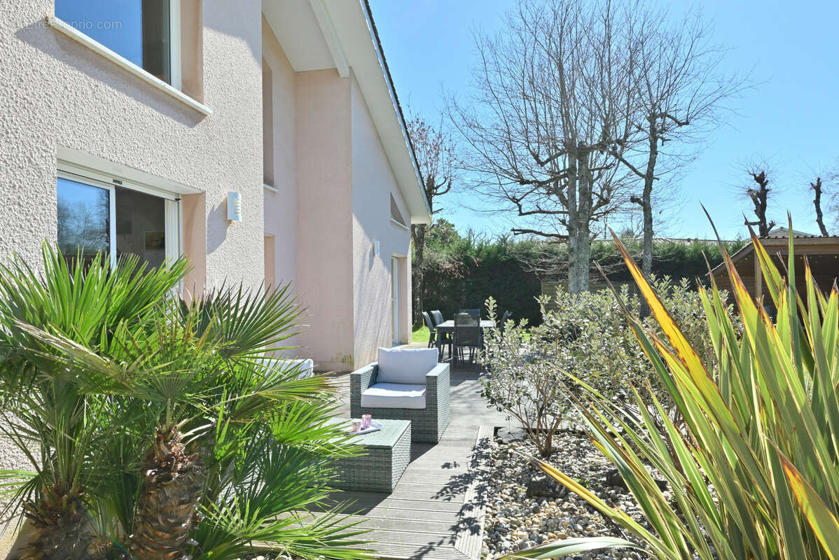 Maison à SAINT-JEAN-D'ILLAC