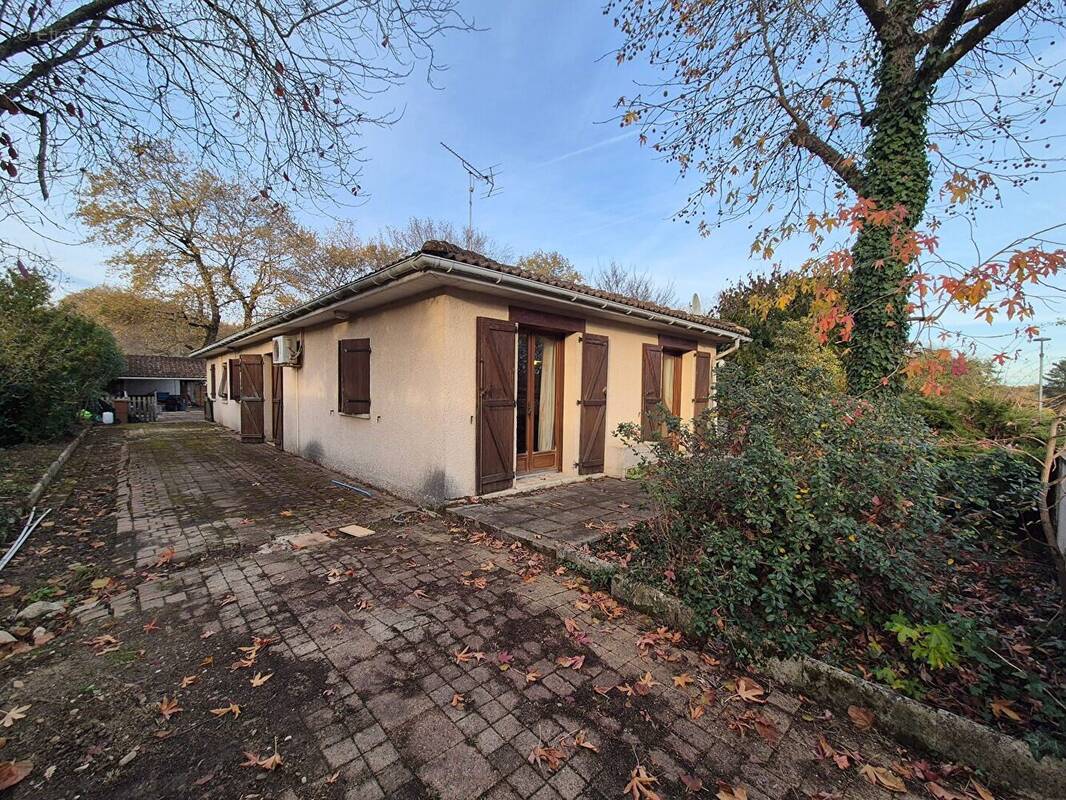 Maison à BEYCHAC-ET-CAILLAU