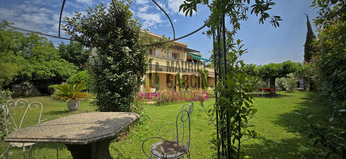 Maison à PERNES-LES-FONTAINES