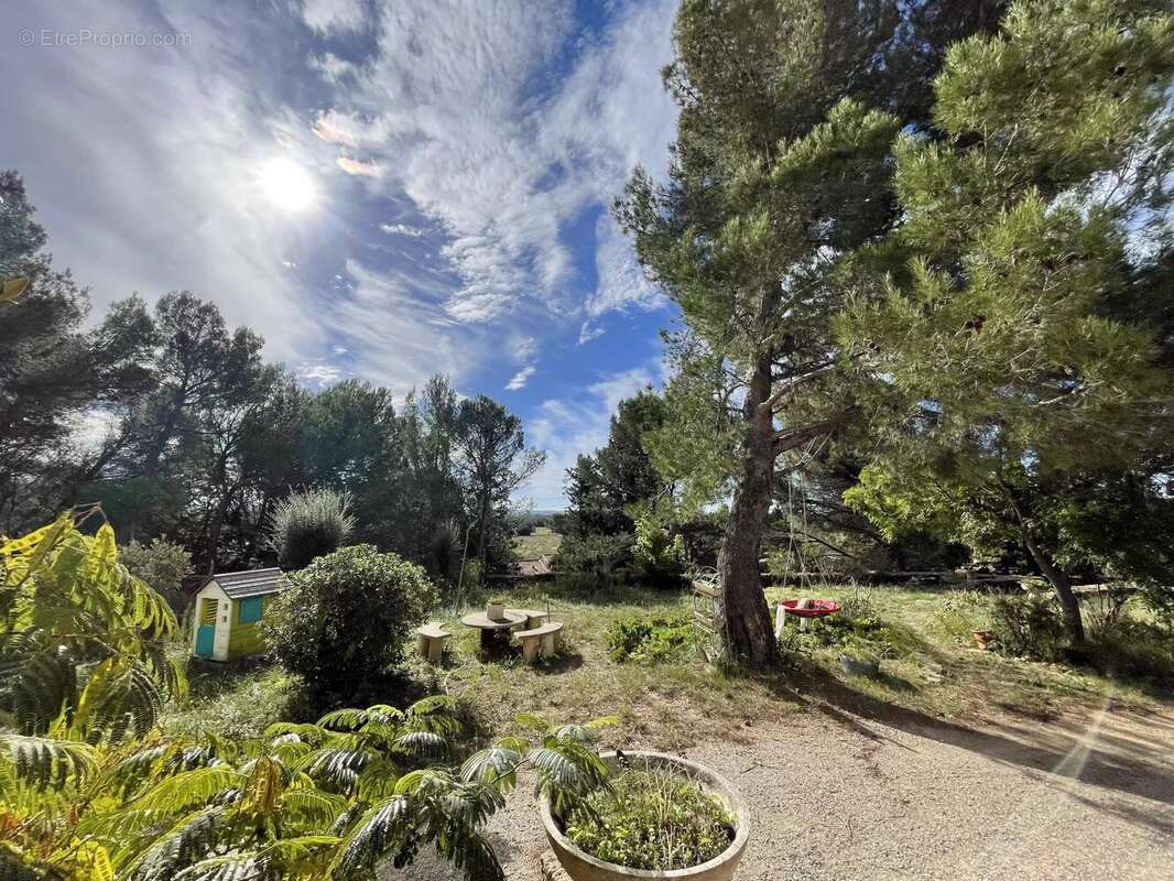 Maison à PELISSANNE