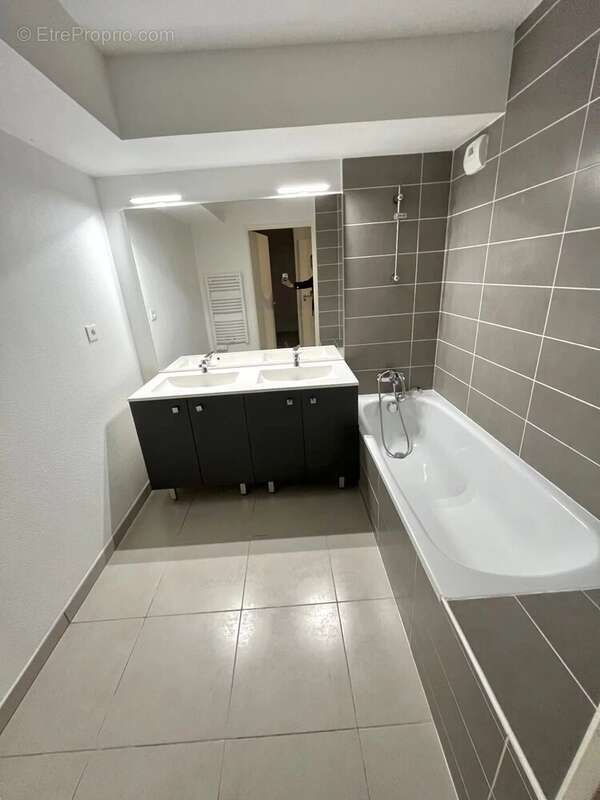 Appartement 3 pièces de 66 m² avec terrasse et double stationnement - photo 7