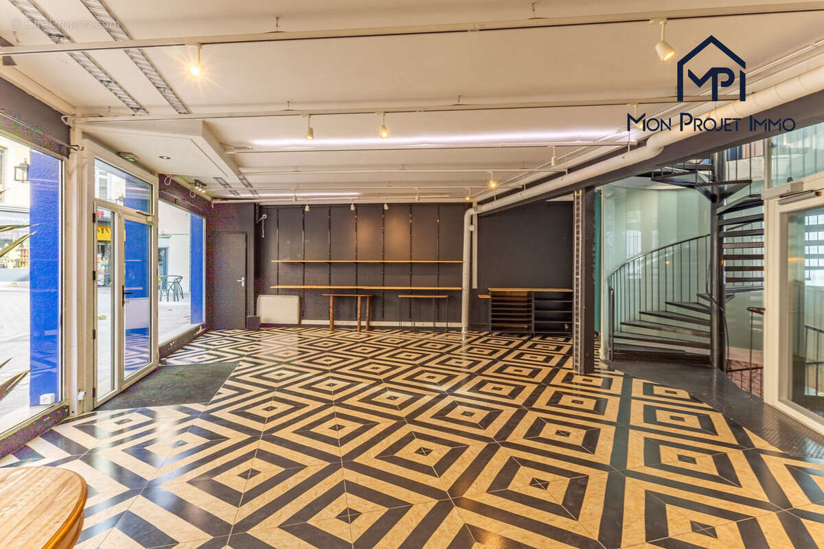 Commerce 120 m² à Laval  - photo 4