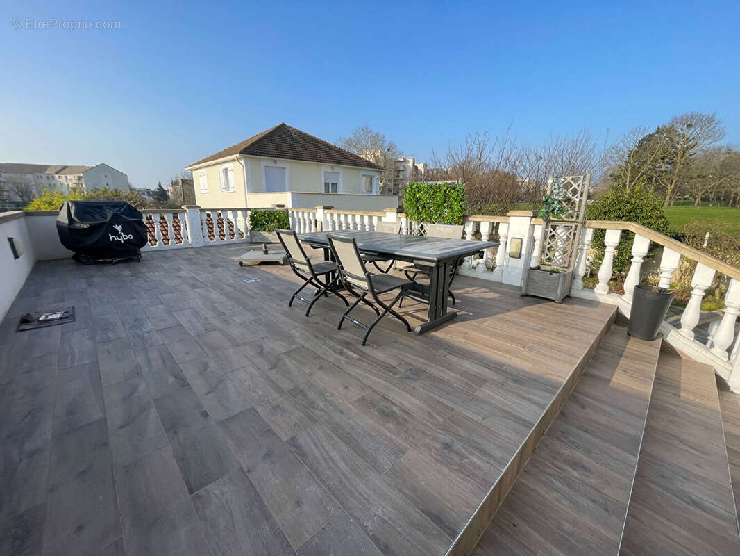 Maison à SARTROUVILLE