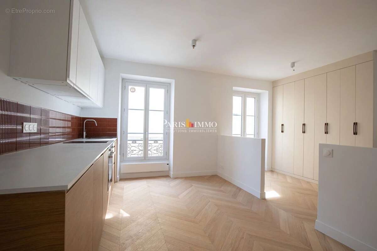 Appartement à PARIS-18E