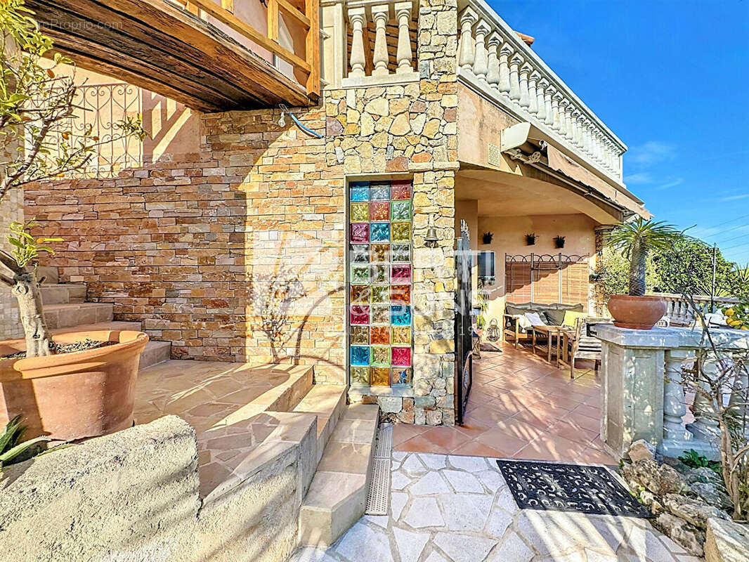 Maison à MANDELIEU-LA-NAPOULE