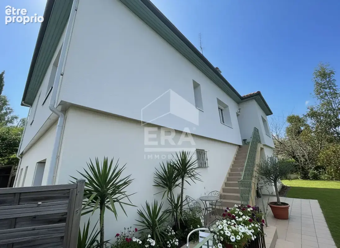 Appartement à LONS
