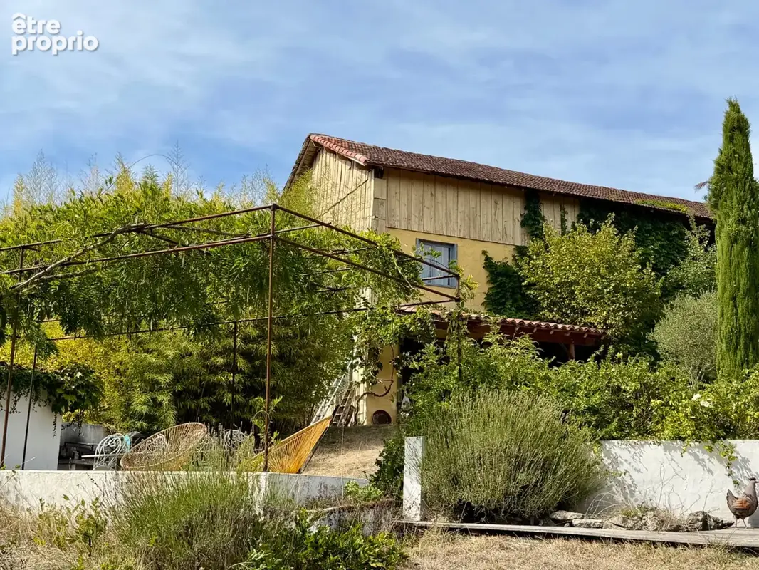 Propriété avec 2 gîtes, une chambre d'hôtes et 2 piscines - 2,2 hectares - VIC FEZENSAC (32) - photo 39