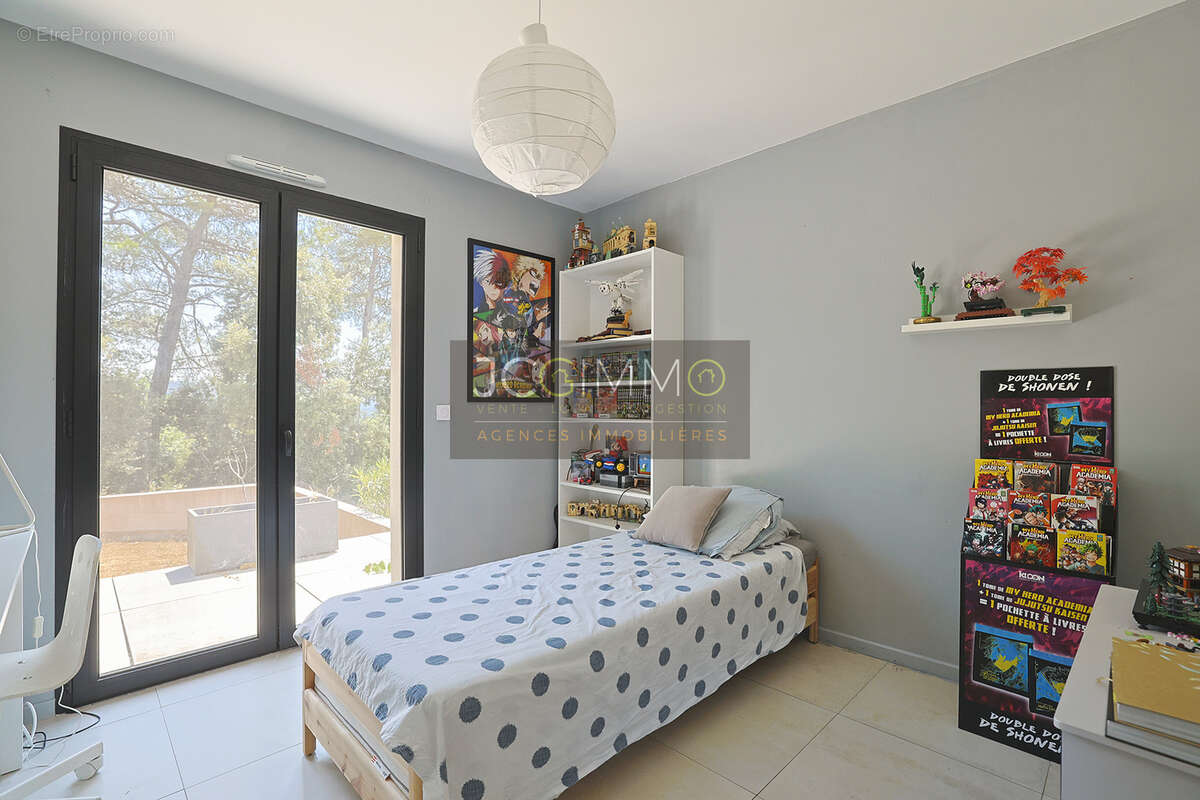 Villa contemporaine T5 de 150m2 habitables avec vue dominante, garage et piscine ! - photo 17