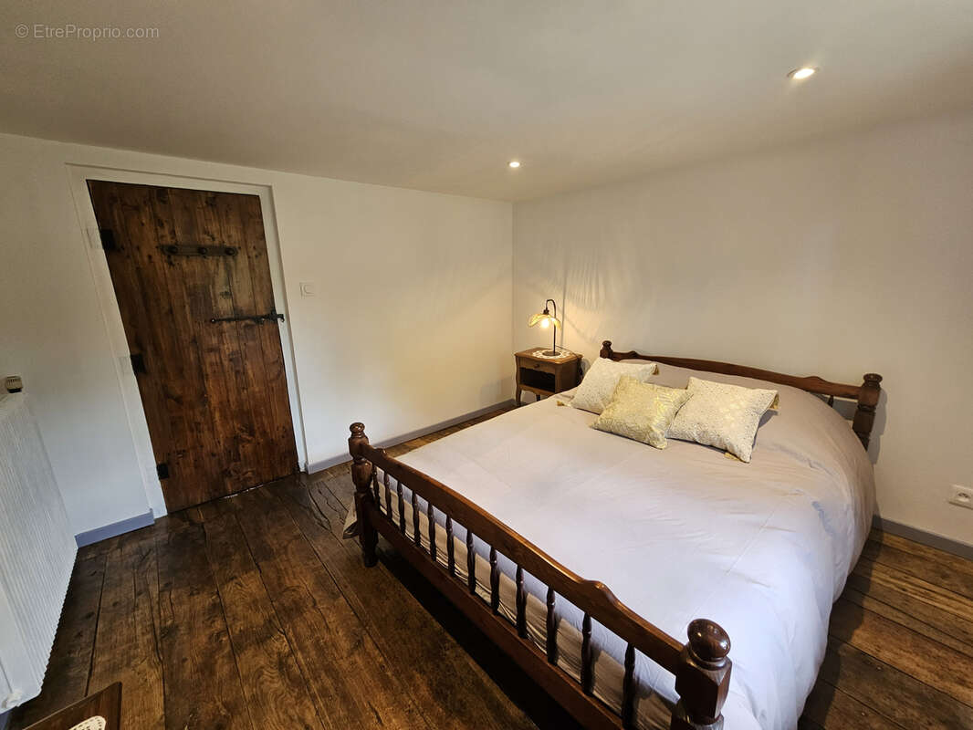 Maison à SAINT-ETIENNE-DE-FURSAC