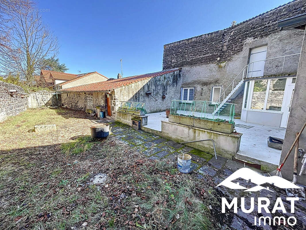 Maison à SAINT-AMANT-TALLENDE