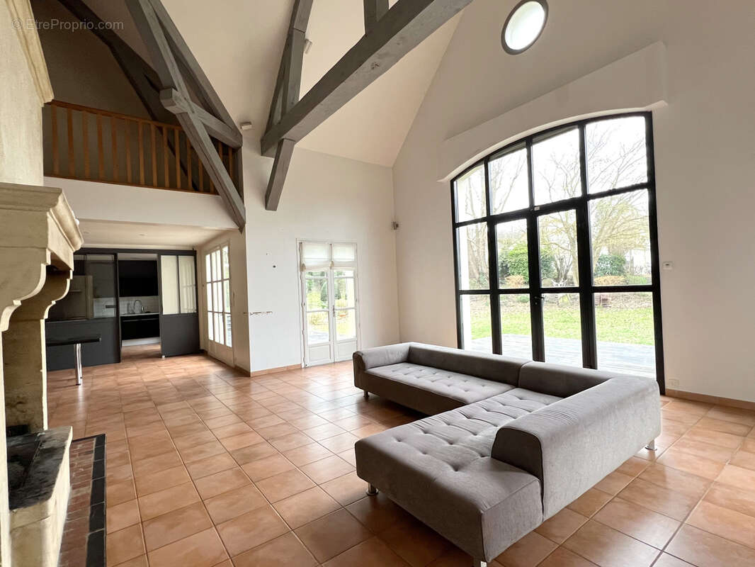 Maison à MORAINVILLIERS