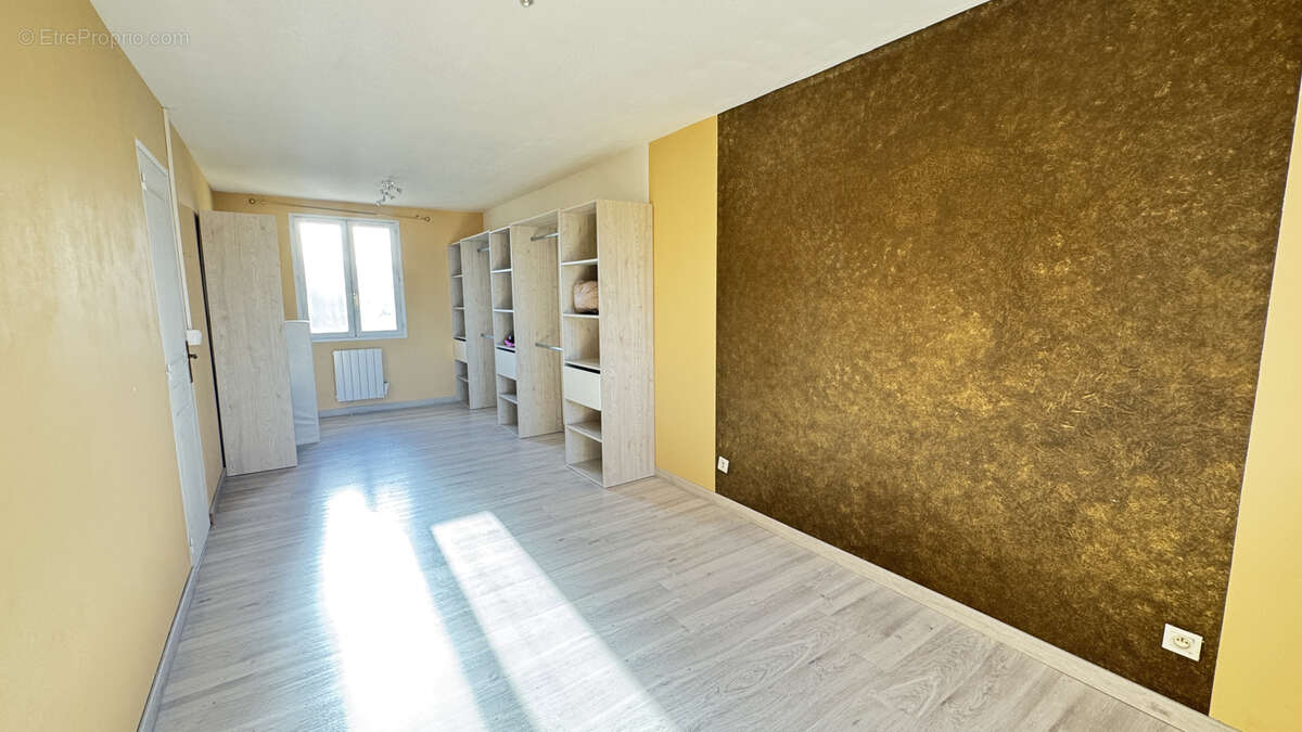 Maison à SAINT-LAURENT-DE-LA-SALANQUE