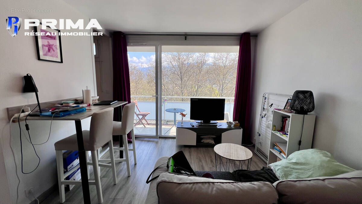 Appartement à SAINT-MARTIN-D'HERES