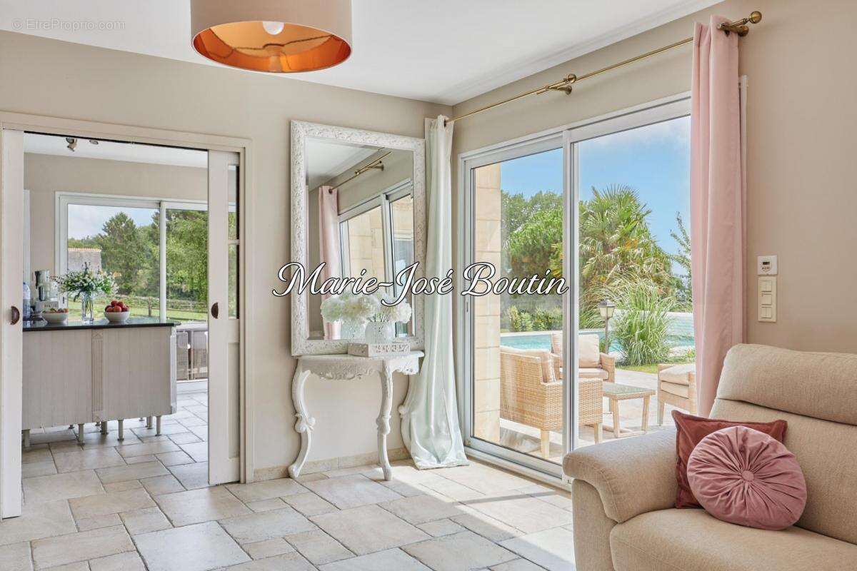 Maison à PONT-L&#039;EVEQUE