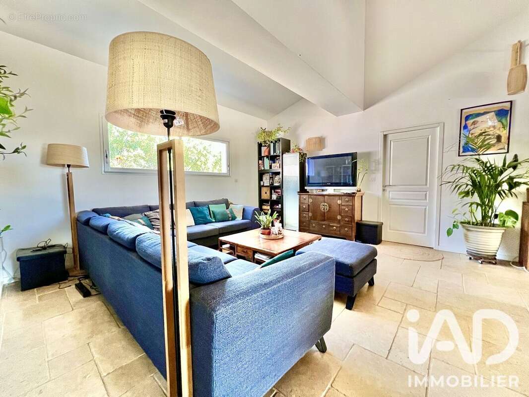 Maison 207 m² à Saint-Paul-En-Foret  - photo 5