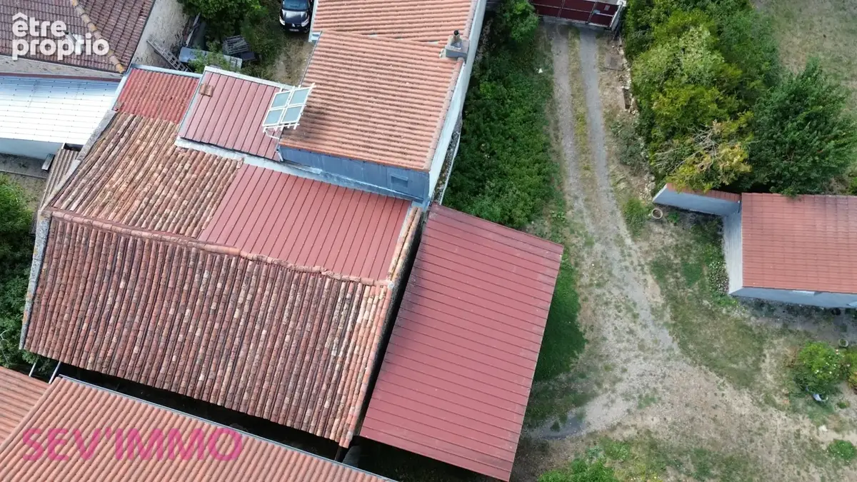 Sardon maison de village avec petit terrain - photo 4