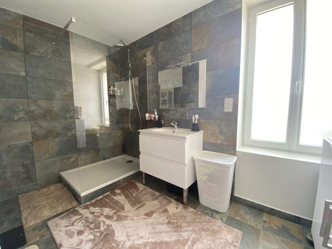 Appartement à BOURG-DE-PEAGE