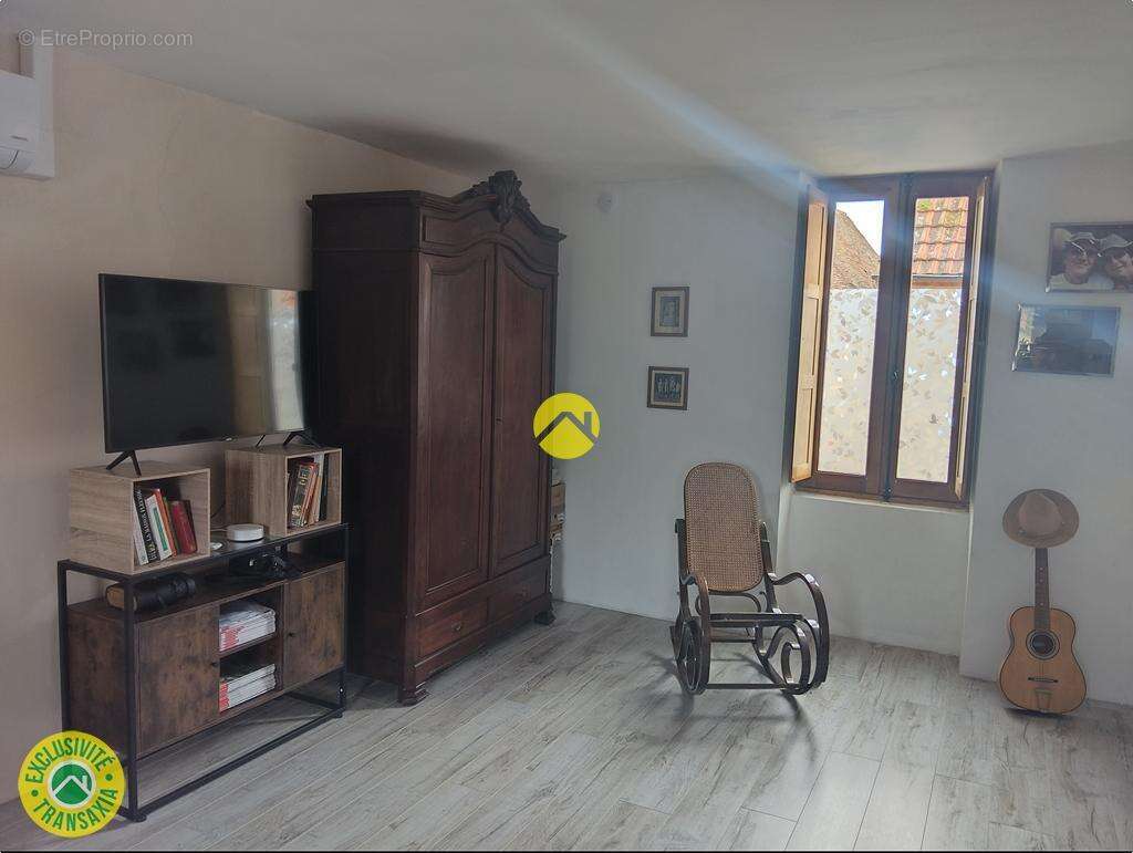 Maison à LE VEURDRE