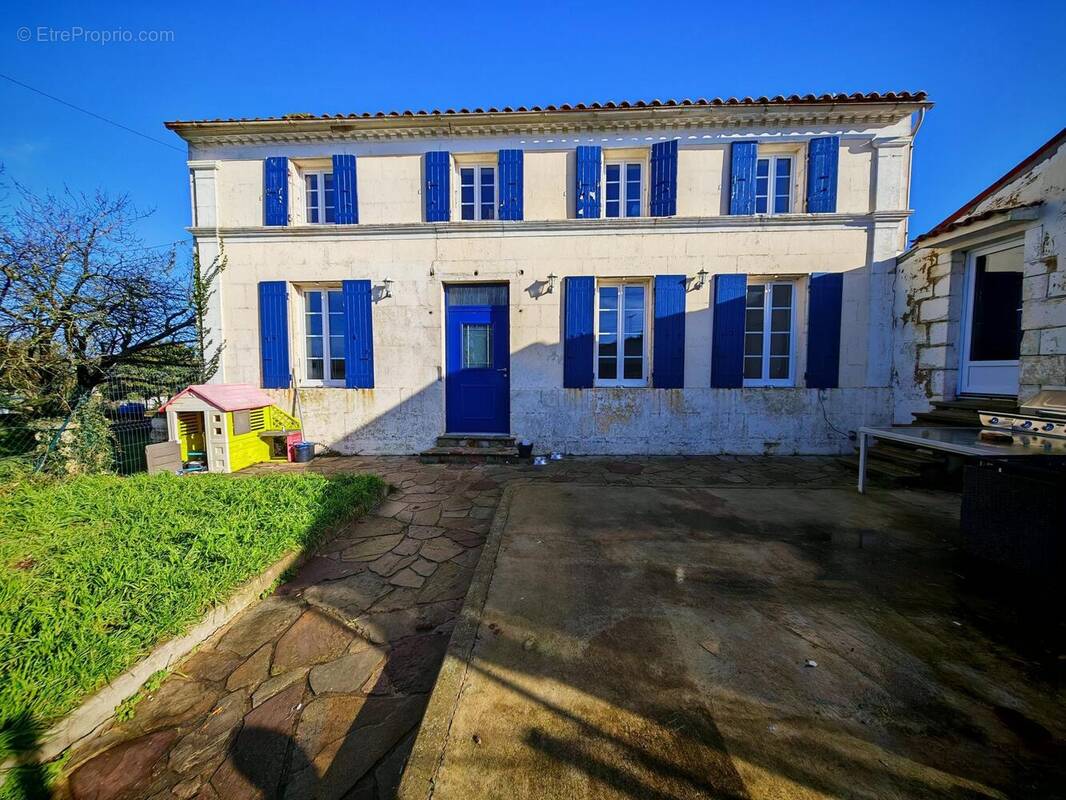 Photo 1 - Maison à SAINT-SAVINIEN