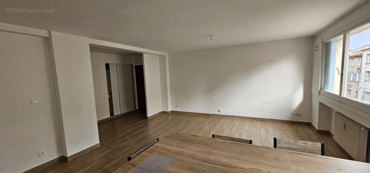 Appartement à SOLLIES-PONT