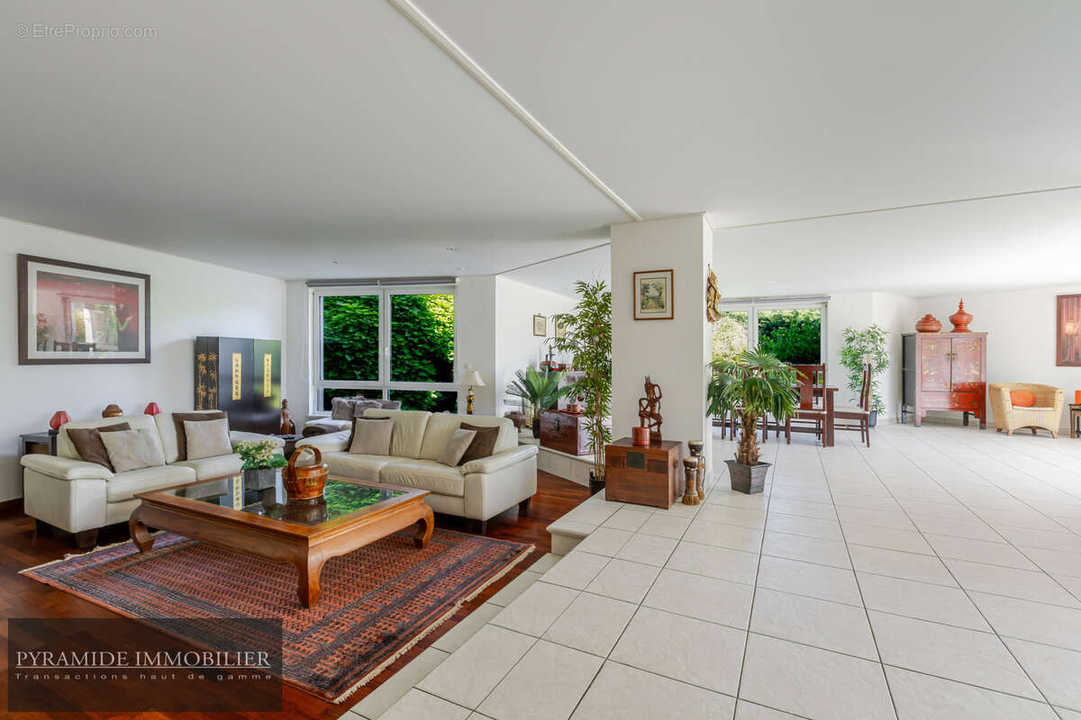 À vendre ! maison contemporaine avec piscine et prestations haut de gamme - photo 3