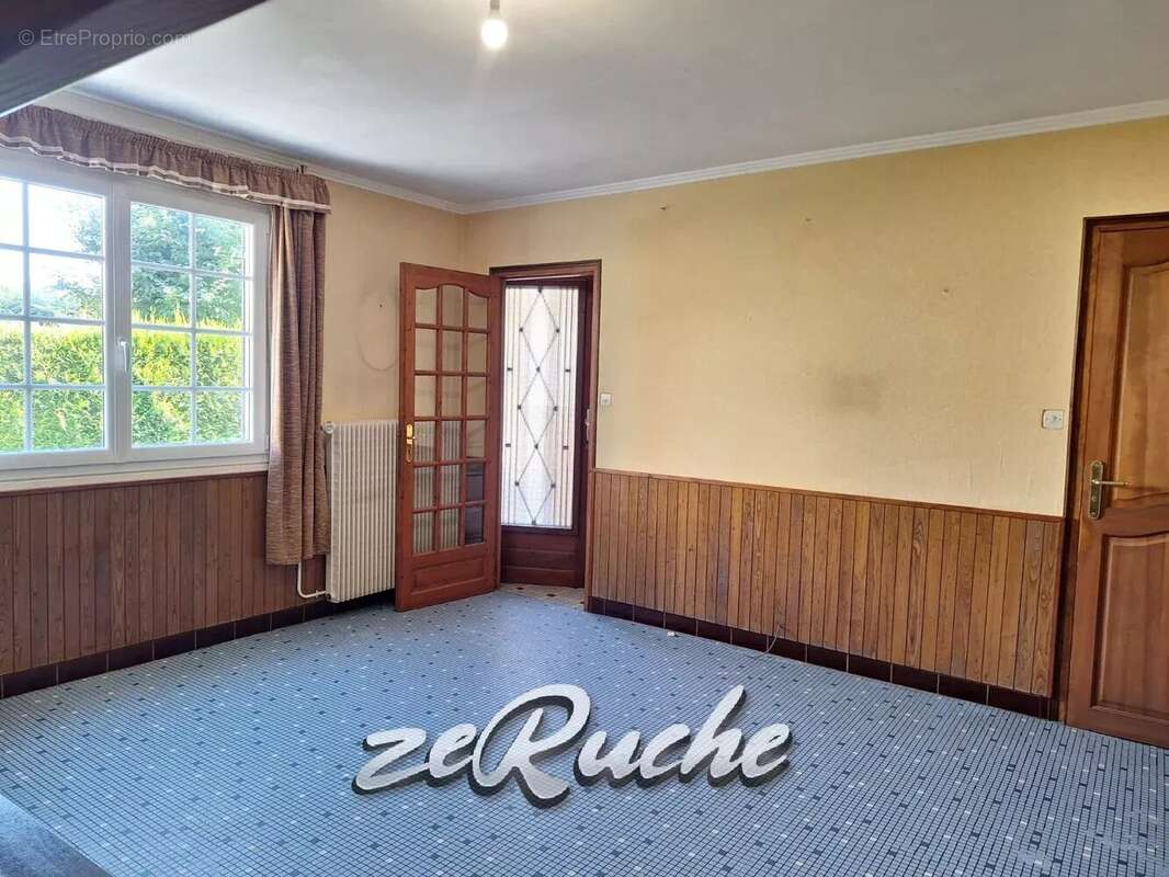 À VENDRE - Ensemble immobilier avec dépendances et beau jardin à Valambray - photo 7