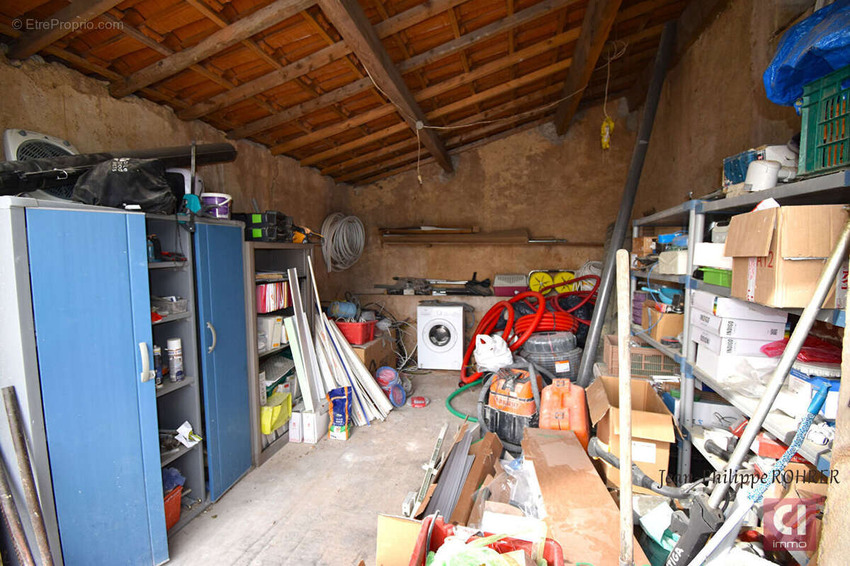 Parking à BESSE-SUR-ISSOLE