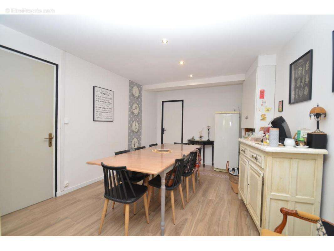 Maison à SAINT-MEDARD-DE-GUIZIERES