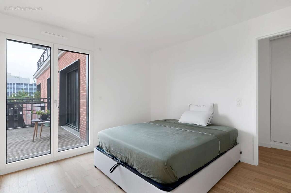 Appartement à COURBEVOIE