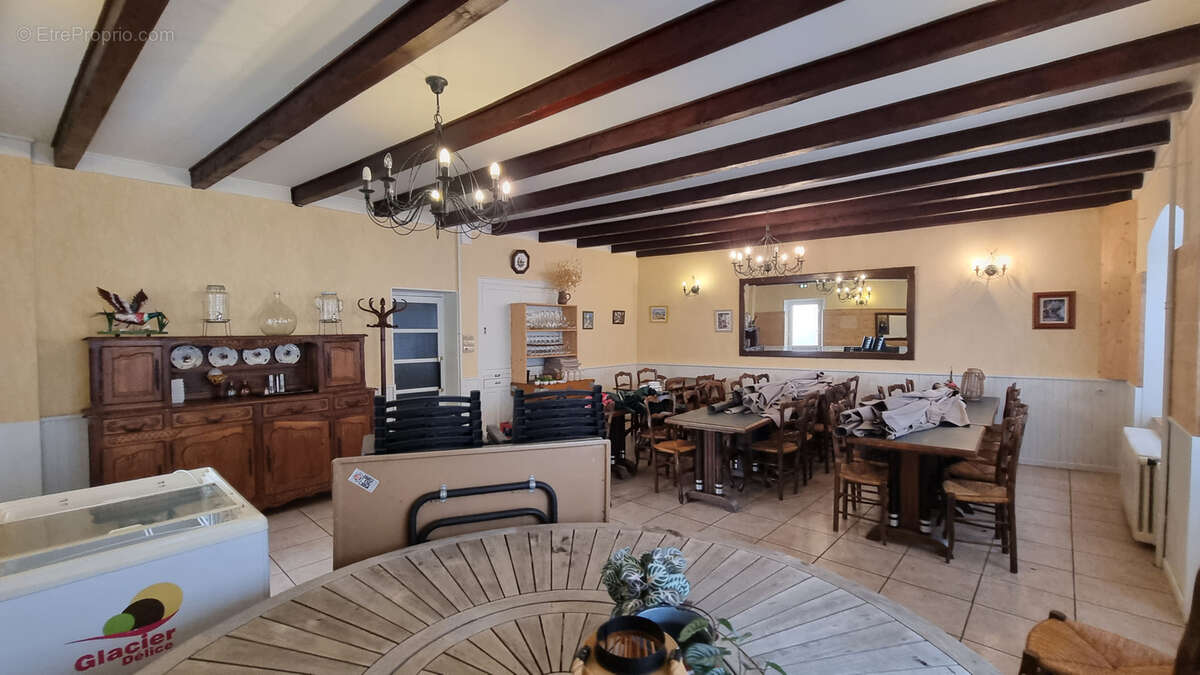 Commerce à COUCOURON