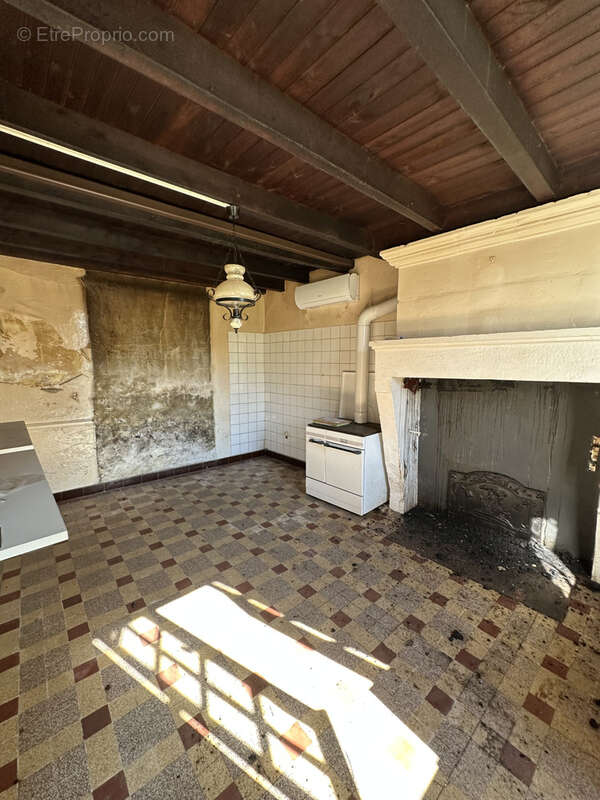 Maison à LA ROCHE-CHALAIS