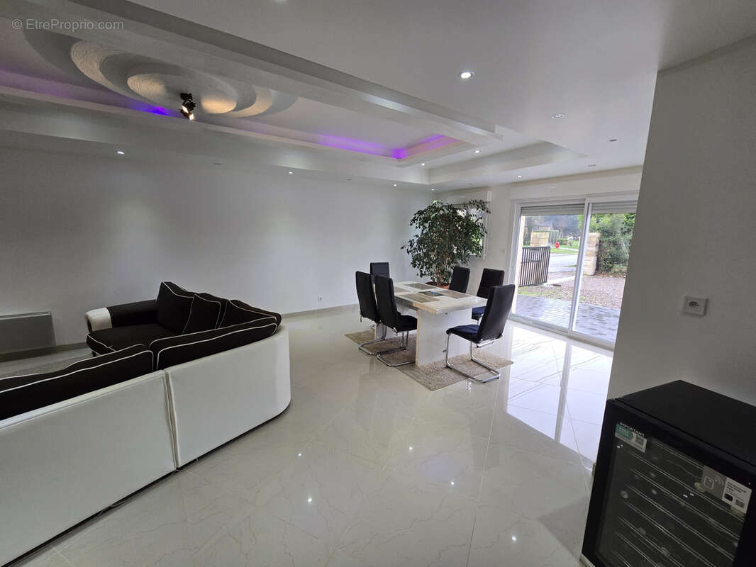 Maison à FEUQUIERES-EN-VIMEU