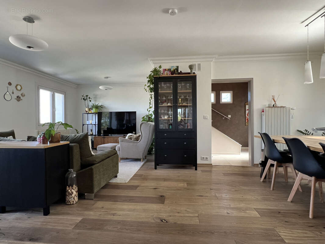 Maison à COLLONGES-SOUS-SALEVE